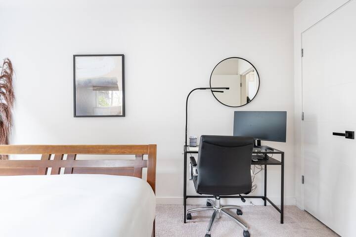 The Comforts of Home in Capitol Hill gallery image 5