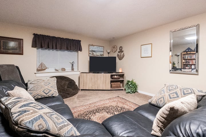 Comfortable, Spacious & Private 'Downstairs' Home - Timpanogos Cave National Monument