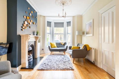 Hip Victorian Townhouse near Trendy Ormeau Road