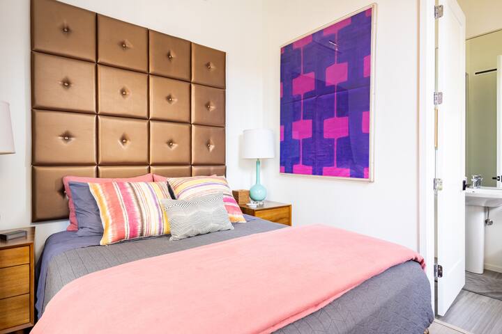 Vibrant, Modern Guesthouse in the Heart of the City gallery image 5
