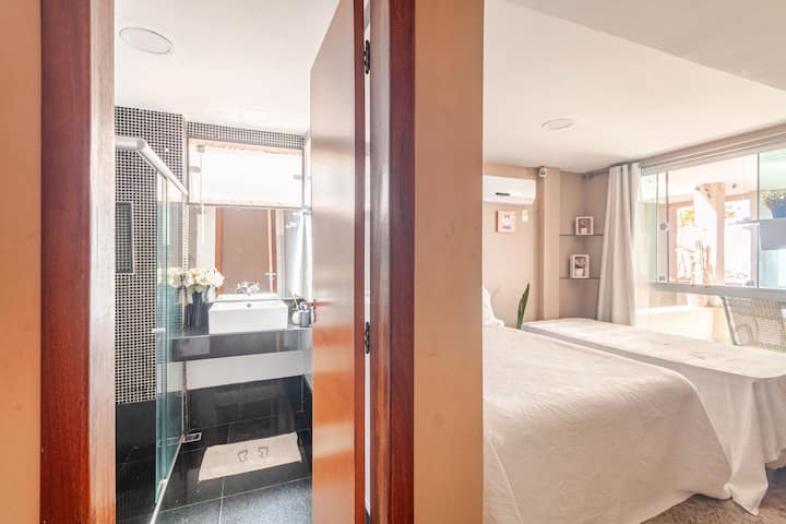 ¡Suite frente al mar! En esta suite, dormirás y despertarás con el sonido de las olas del mar.