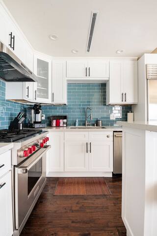 Premium Sunset Penthouse Ocean Front Malibu Road gallery image 5