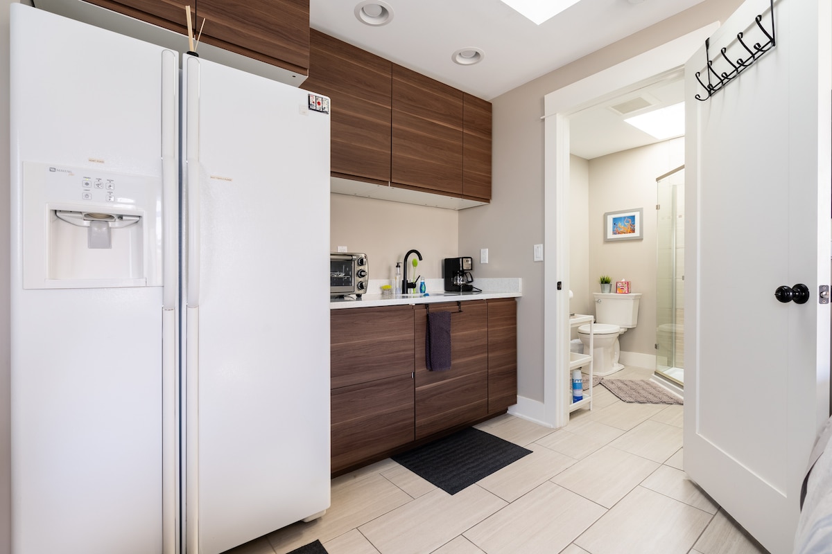 Private Queen Anne Studio