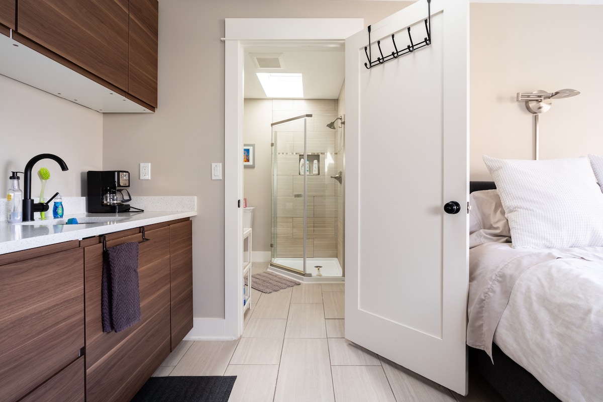 Private Queen Anne Studio