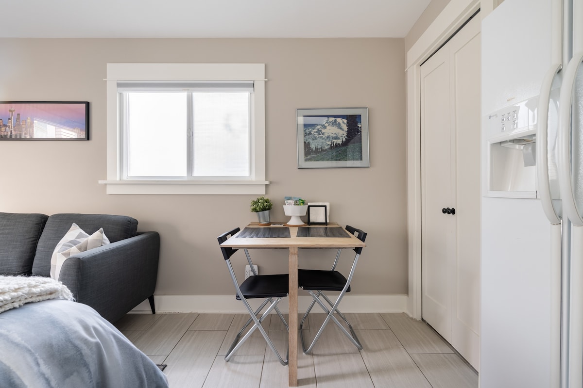 Private Queen Anne Studio