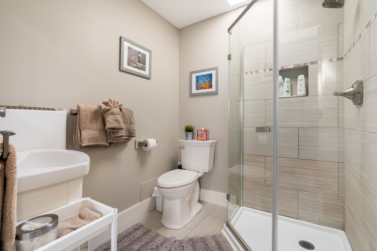 Private Queen Anne Studio