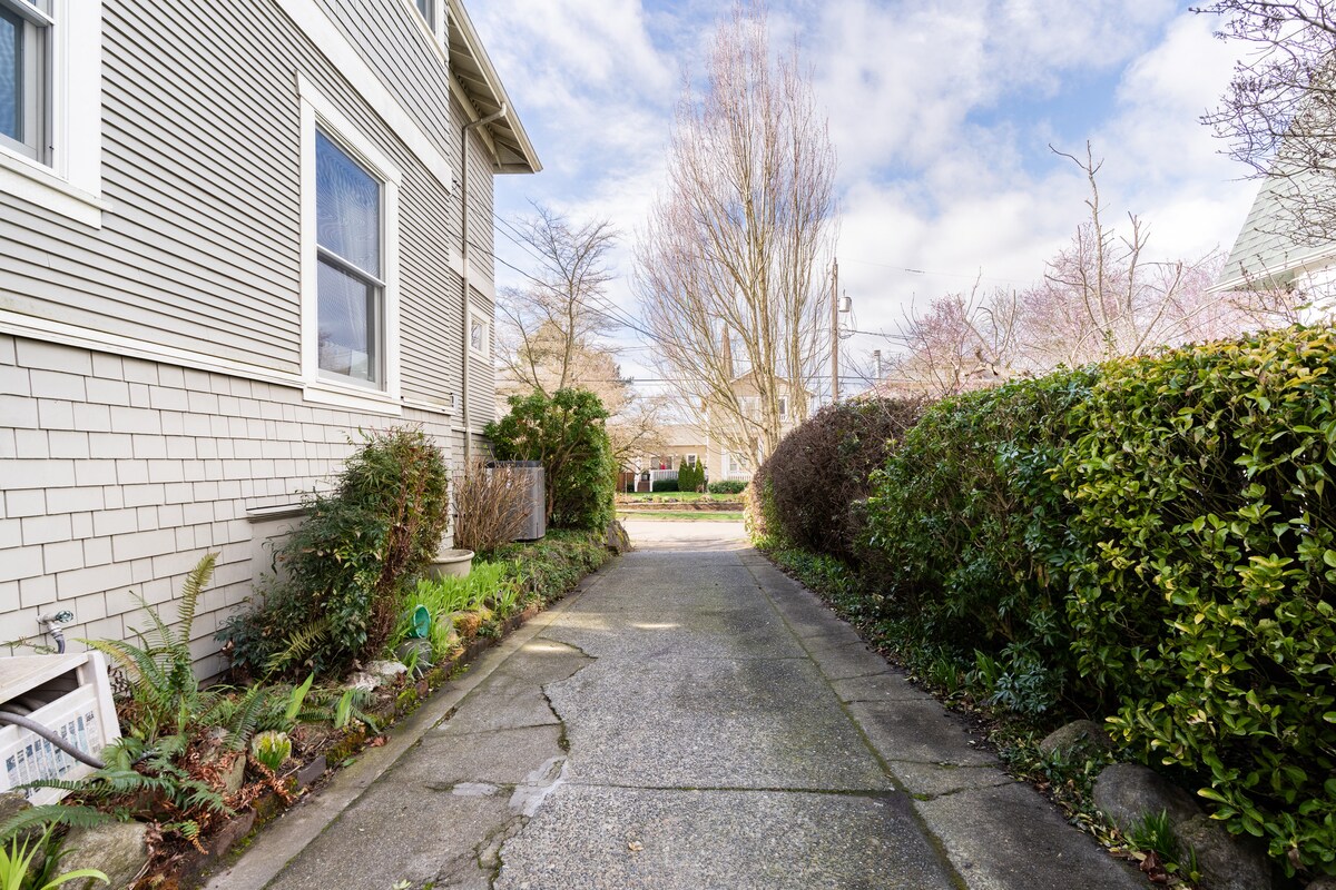 Private Queen Anne Studio