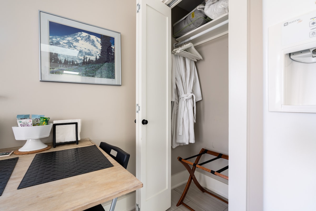 Private Queen Anne Studio