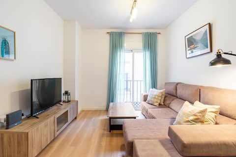 Anuncio de Airbnb popular: Apartment with optional parking next to the Cervantes Theater en Málaga