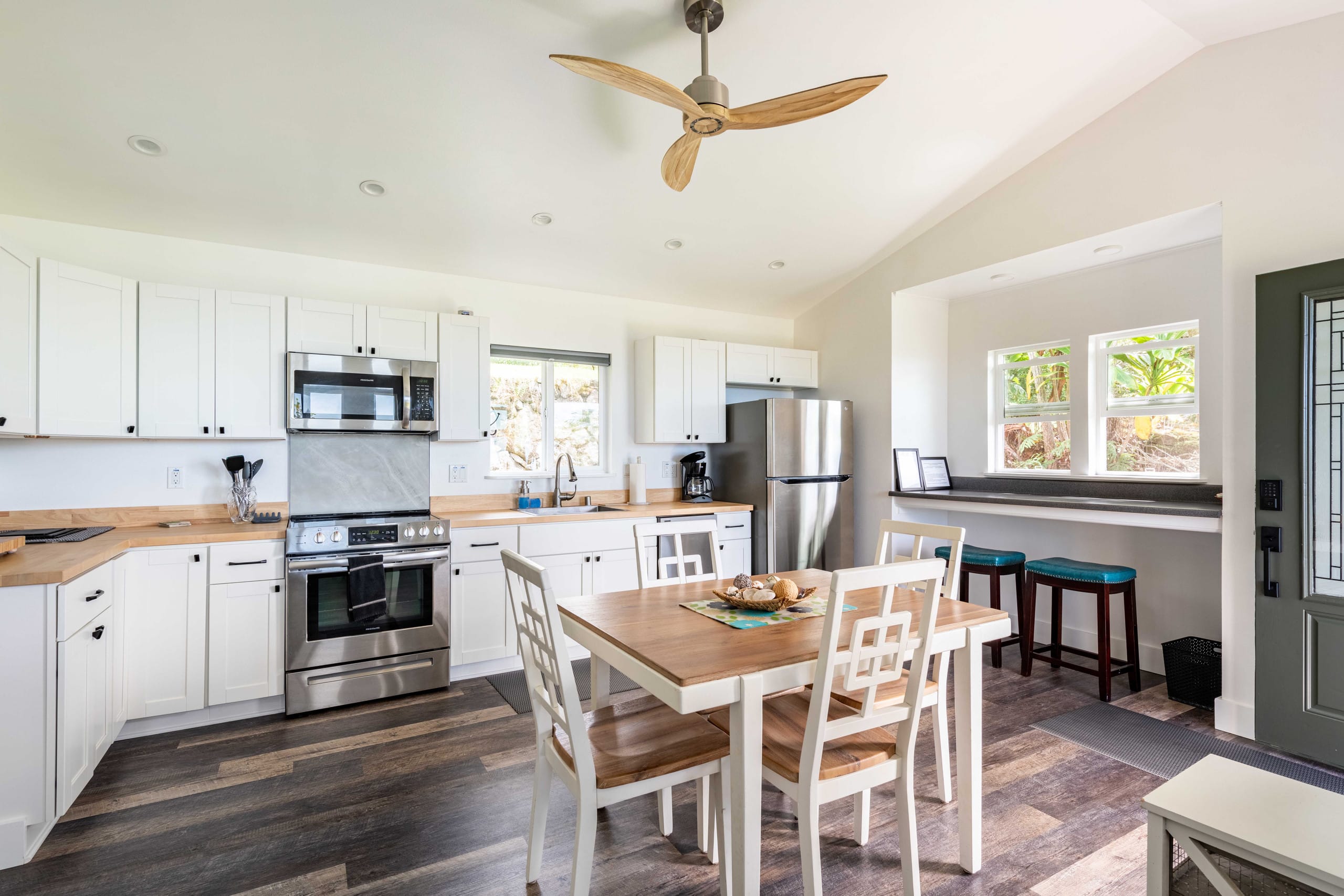 Radiant Ocean View Cottage on a Coffee Farm. Very Private. - Image 13