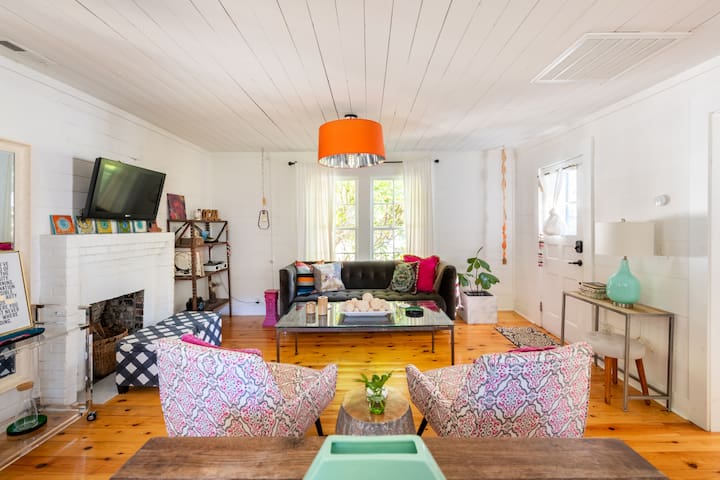 Charming Vintage Cottage Circa 1906
