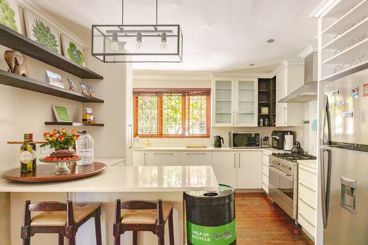 Family-Oriented Luxury Home: Pool, AC, Cleaning gallery image 3