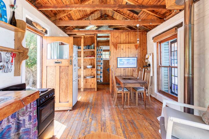 Urchin Beach Cottage gallery image 4