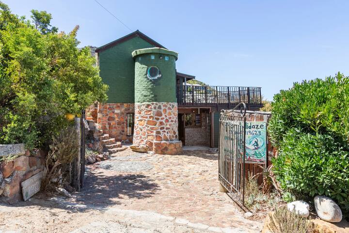 Urchin Beach Cottage gallery image 2