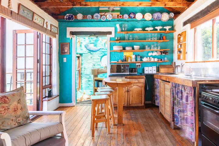 Urchin Beach Cottage gallery image 3