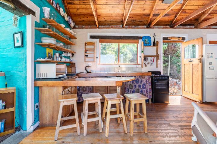 Urchin Beach Cottage gallery image 5