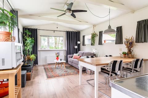 Popular Airbnb listing: Cosy guesthouse: quiet, sea & bikes in Schagen
