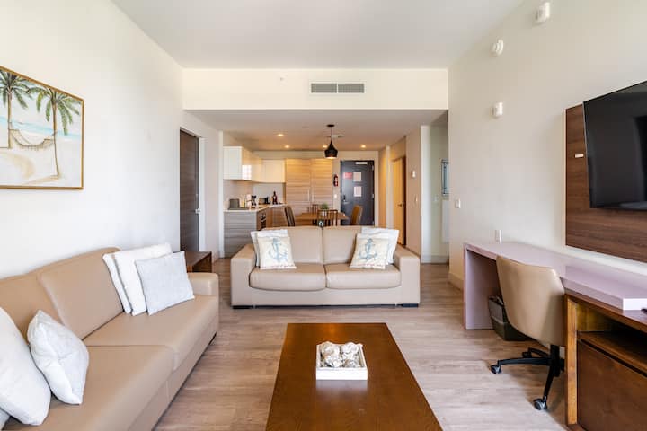 Spacious Hollywood Beach Apartment For 5, Views - Hollywood, FL