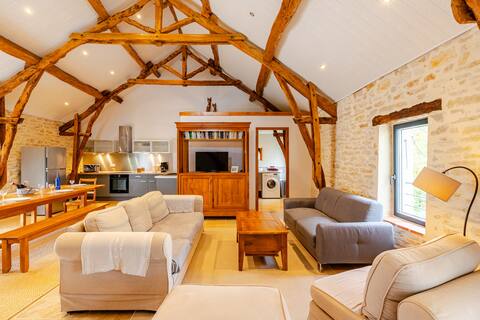 Countryside lodge with pool near Cahors
