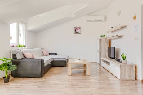 Top performing Airbnb: Two bedroom apartment with stunning sea view 4+2 in Općina Tisno