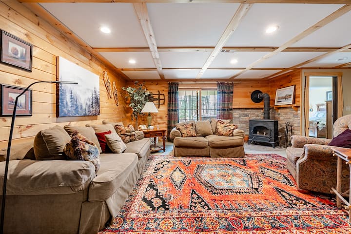 Lake George Adirondack Escape 2br Hot Tub - Lake George, NY