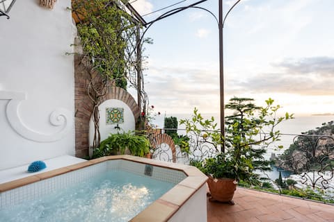Sumptuous villa with panoramic terrace on the Amalfi Coast