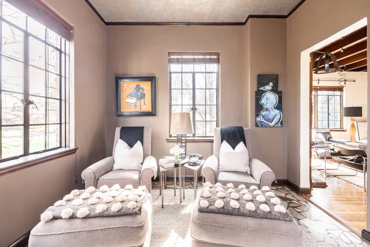 Luxe Comfort in an Artistic & Historic Home gallery image 4