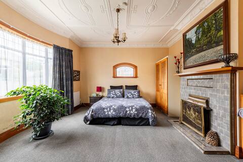 Stadium/Rugby in Dunedin (2nd room also listed)