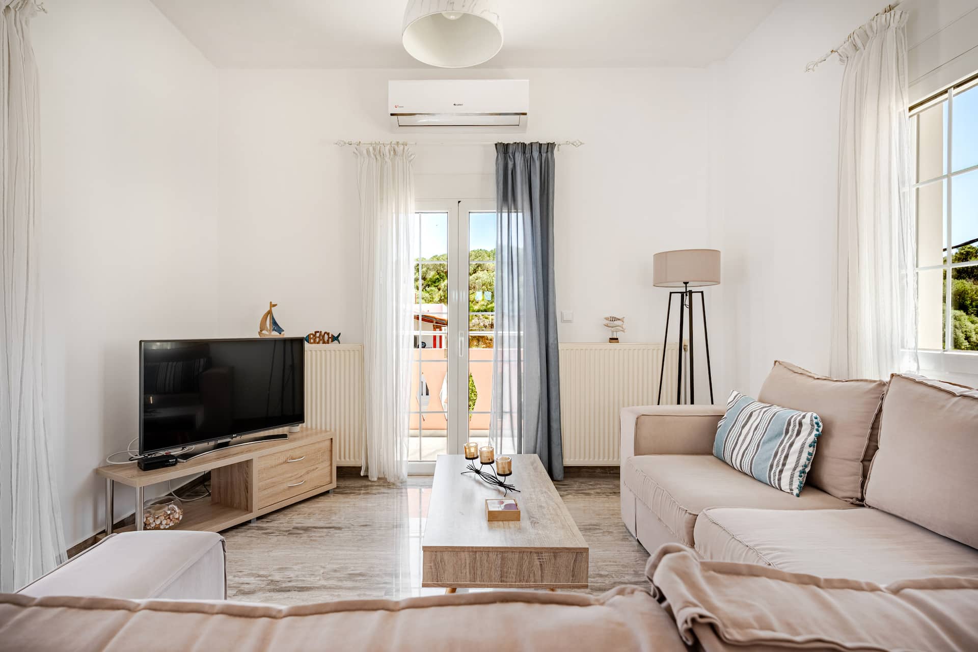 Cozy Renovated Apartment "Filoxenia"