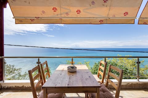 Superb sea view apartment