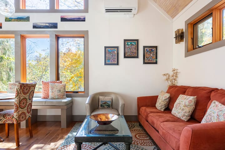 Enchanting Cottage near Downtown Asheville