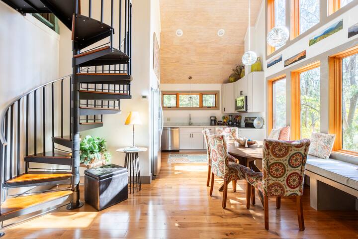 Enchanting Cottage near Downtown Asheville gallery image 3