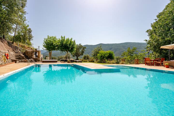 Can XERA.Salt water pool with jets and Jacuzzi gallery image 3