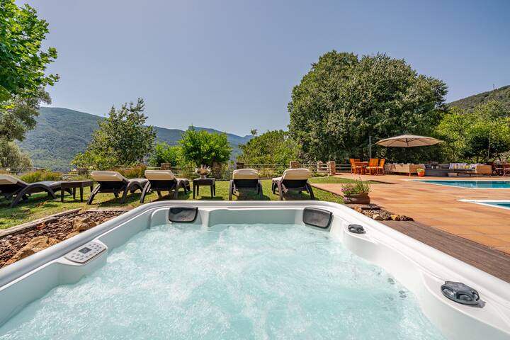 Can XERA.Salt water pool with jets and Jacuzzi gallery image 5