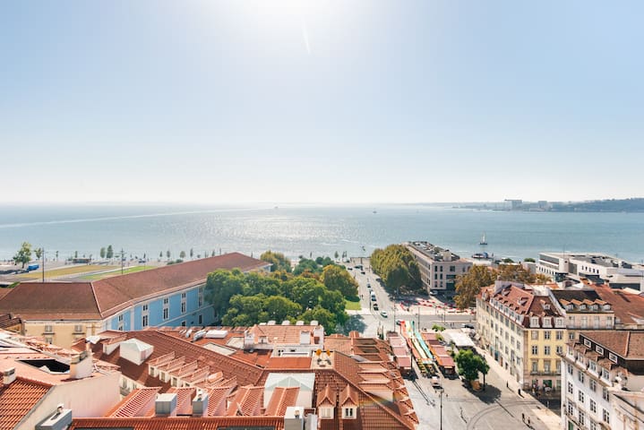 WOW! Breathtaking view over Tagus! Top Location gallery image 2