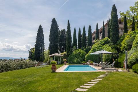 Ancient Barn in Chianti with Pool