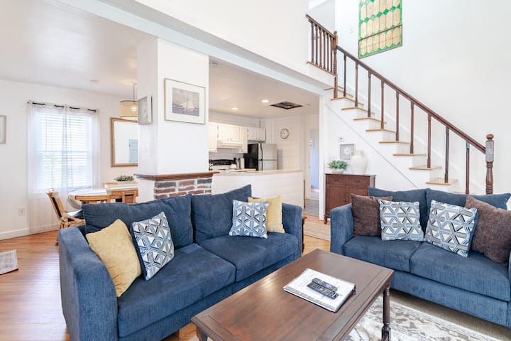 In The Heart Of Newport. On The Harbor. 3bd & 2bth - Jamestown, RI