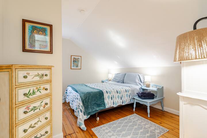 In the Heart of Newport. On the Harbor. gallery image 5