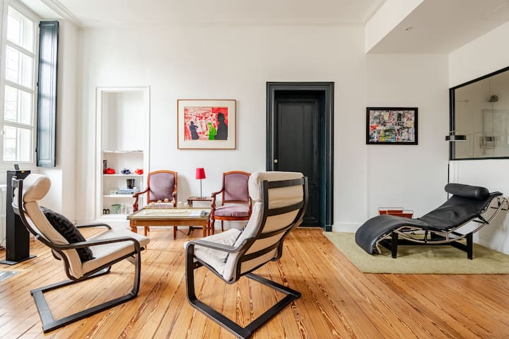 Elegant 19th-C Apartment with Pkg & Prime Location