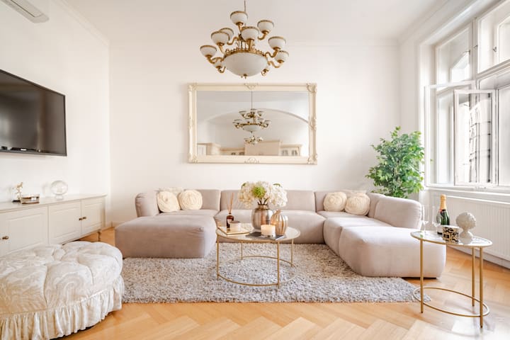 Luxurious apt with a great view!