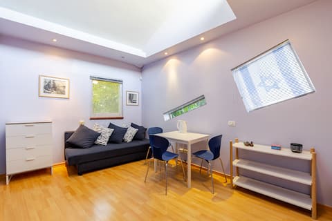 Bright, inviting, unique architecture, location