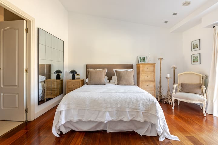 Villa tranquila con decoración colonial gallery image 4