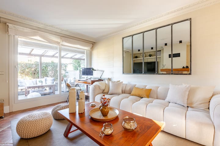 Villa tranquila con decoración colonial gallery image 2