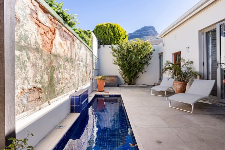 Exquisite Villa overlooking City