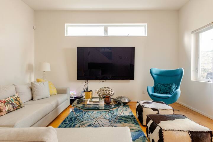 Modern 3bd 3ba house/beach/canals/ hot tub! gallery image 3