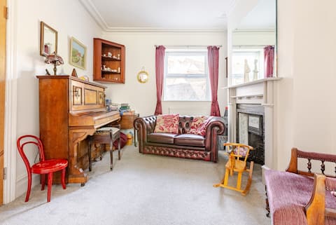 Top performing Airbnb: Knap House (Weymouth) 3 minute walk from beach in Weymouth