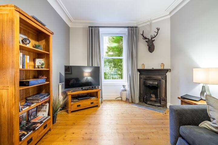 Contemporary Meets Traditional in Scottish Themed Apartment