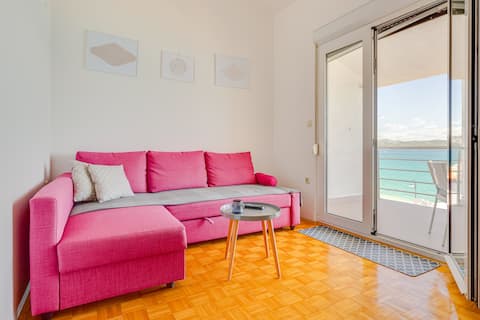 Top performing Airbnb: Apt by the sea Betina Obala Petra Krešimira IV 28 in Općina Tisno