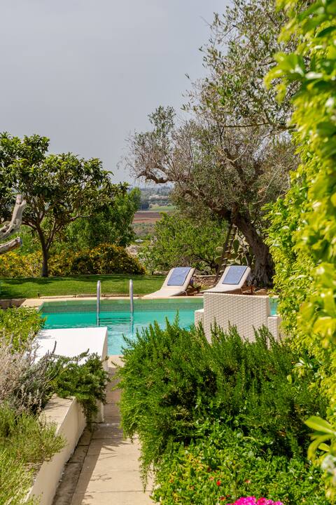 Ulivi al tramonto: country home with private pool