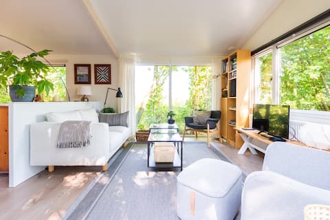 Popular Airbnb listing: Ruimte, Rust en Privacy - “Comfort with a View” in Wijk 57 Garderen